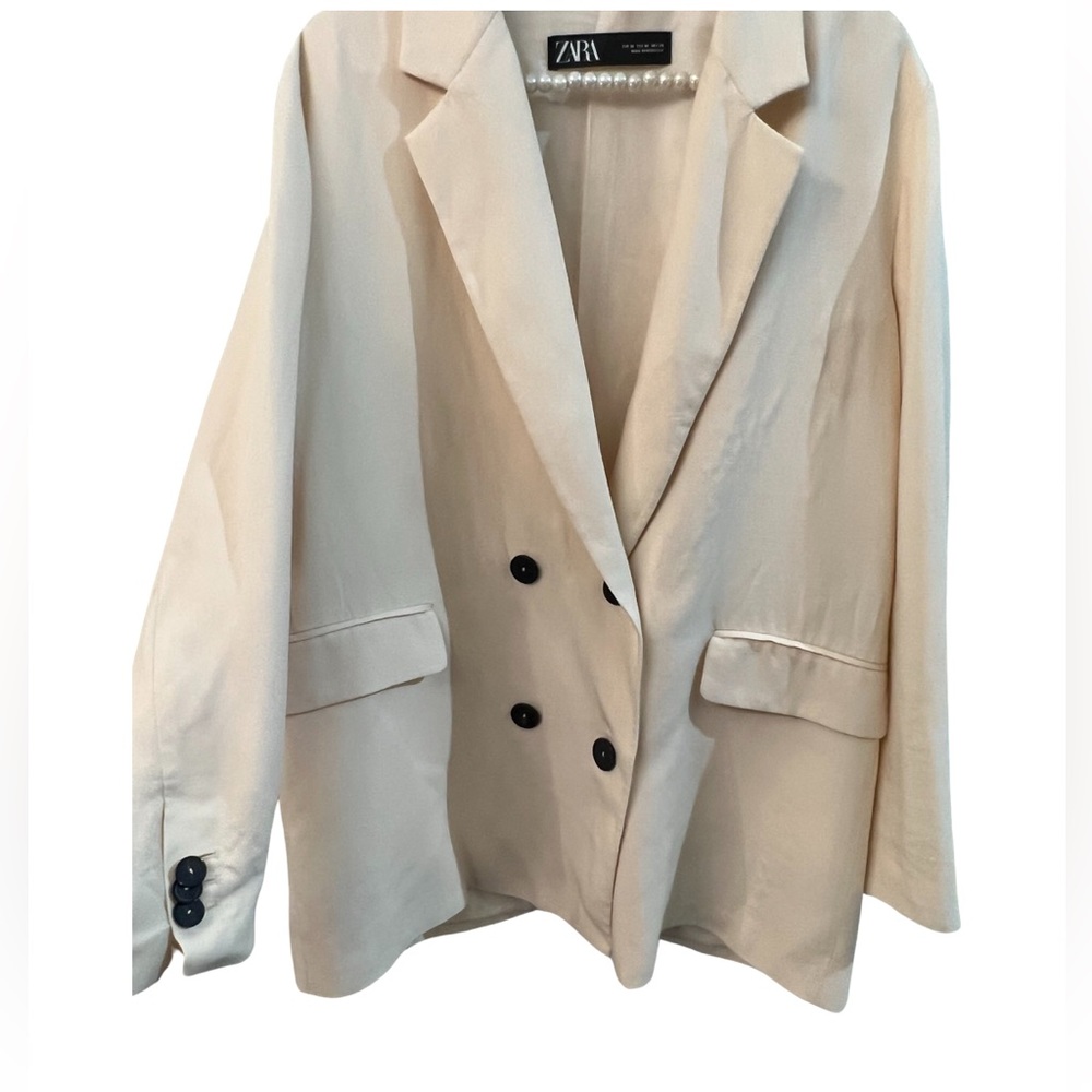 Flowy Zara Blazer in Cream Size Medium